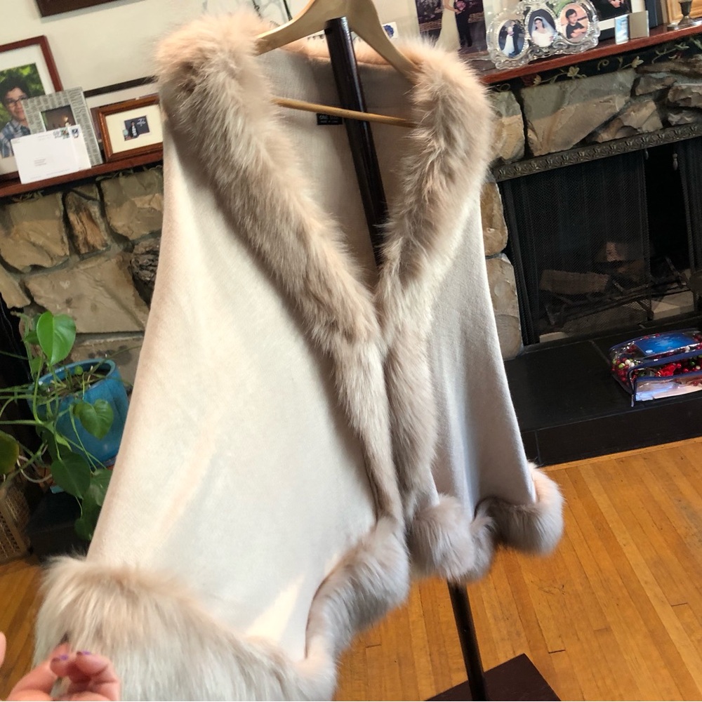 Darling wrap with faux fur